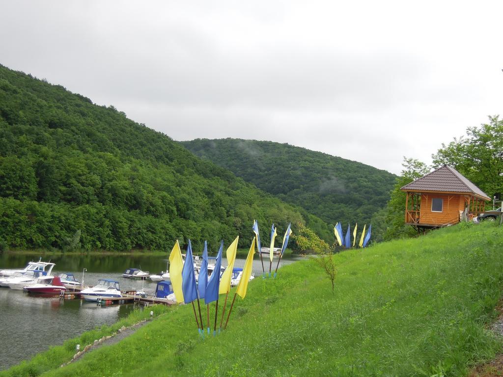 Hotel Yacht Club Mayak Dnistrivka 客房 照片