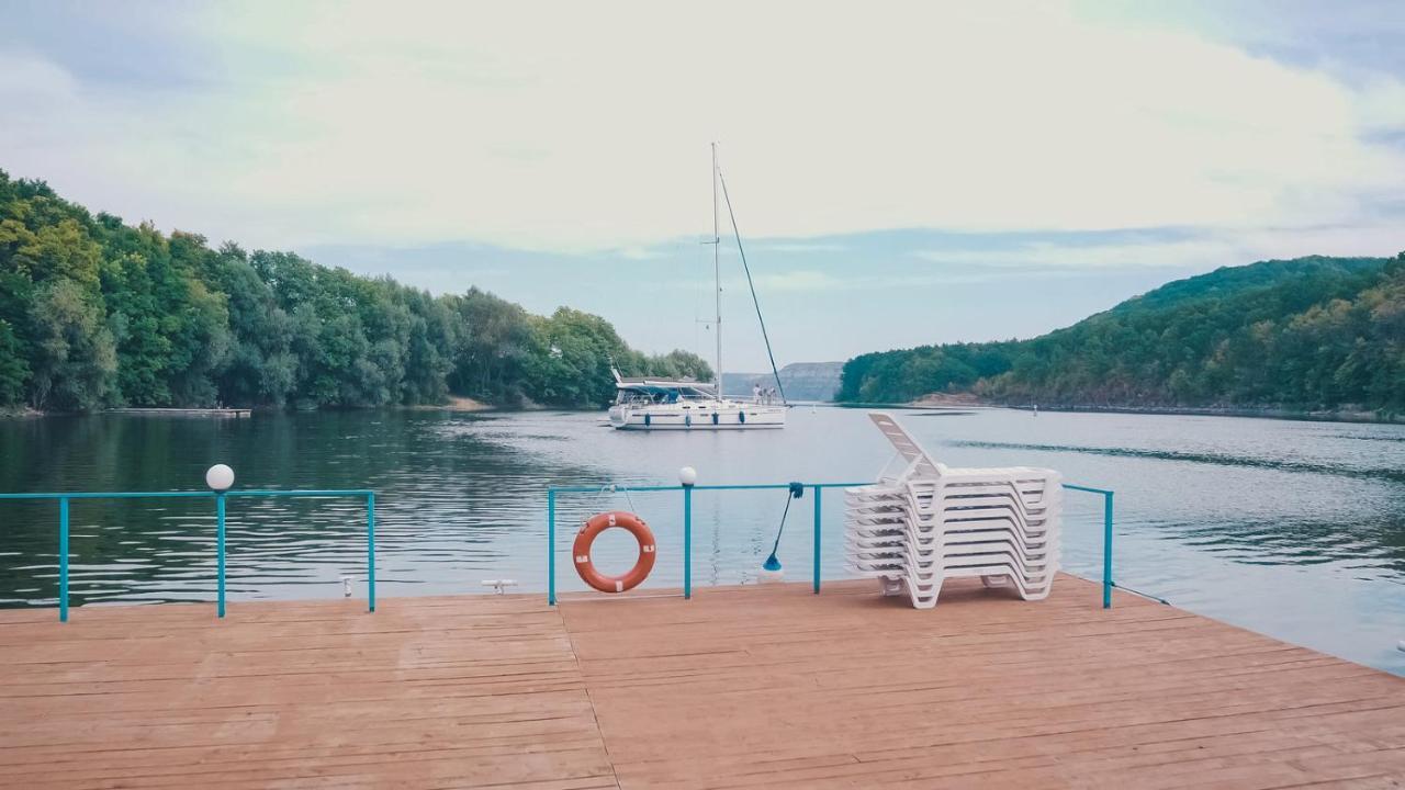 Hotel Yacht Club Mayak Dnistrivka 外观 照片