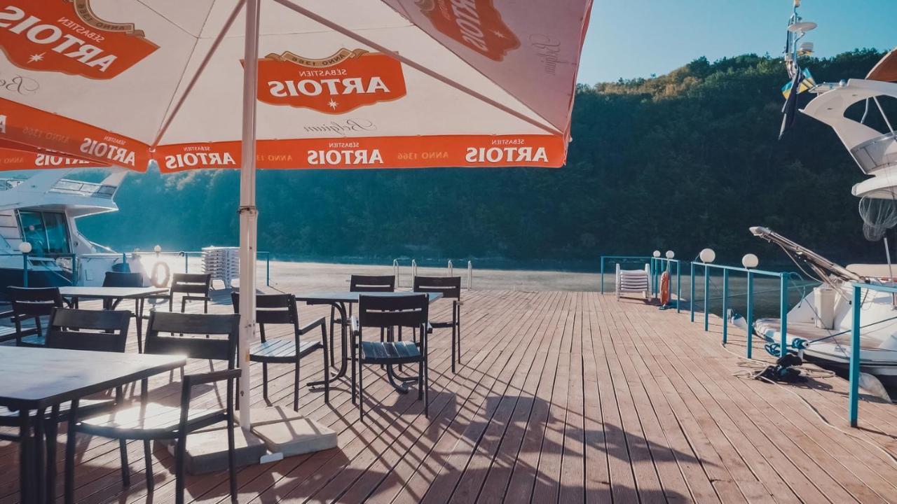 Hotel Yacht Club Mayak Dnistrivka 外观 照片